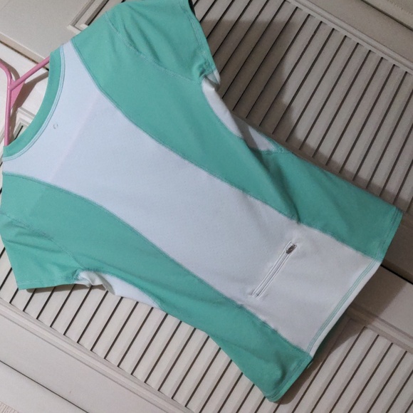 Athleta performance top mint green floral  size small back small pocket - Picture 3 of 5